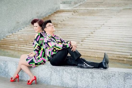 Thường sắm vai đào hoa trên sân khấu, nhưng ngoài đời thực Chí Tài lại là một người chồng lý tưởng.