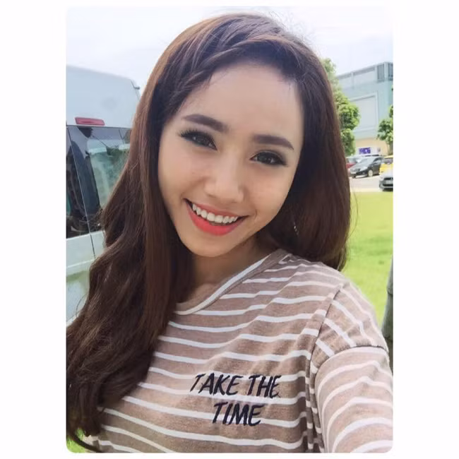 Được biết, bản tin này được dẫn trực tiếp tại thị trấn Quất Lâm, huyện Giao Thủy, tỉnh Nam Định, nơi bị cơn bão số 3 càn quét.