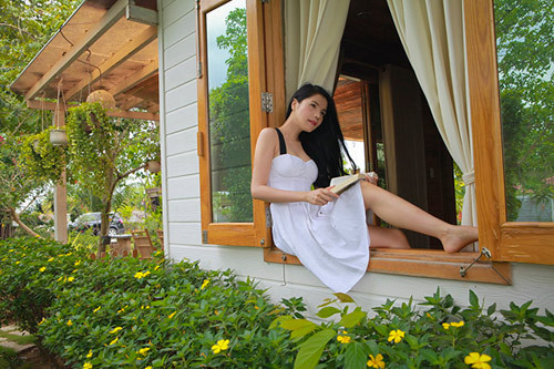 Được nghỉ ngơi thư giãn trong một nhà vườn tràn ngập tiếng chim ca cùng mùi thơm hoa trái giúp Kiwi quên hết mệt mỏi sau những giờ lưu diễn.