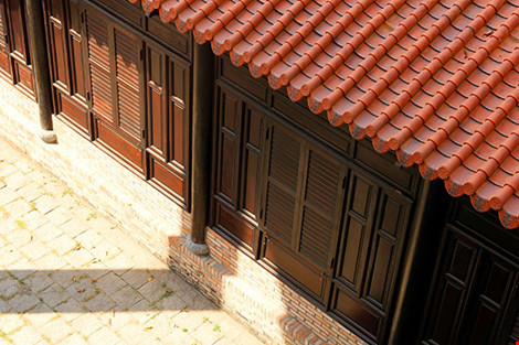 Công trình bằng gỗ như dinh Tân Xá với tuổi đời như vậy được xem là độc nhất vô nhị. Ảnh: HOÀNG GIANG