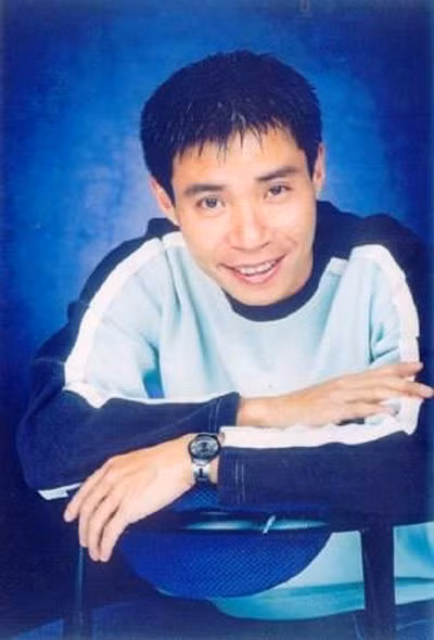 Với vẻ ngoài này, trông Công Lý thời trẻ trông giống một ca sỹ hơn là nghệ sỹ hài. Ảnh: internet.