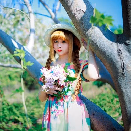 Những ngày qua, cư dân mạng không ngừng "lùng sục" hot girl Tuyết Mai Trần bởi vẻ đẹp đáng yêu trong sáng như thiên thần.