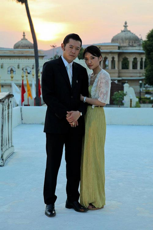 Tình yêu của vị vua trẻ đối với hoàng hậu khiến cả thế giới ngưỡng mộ.