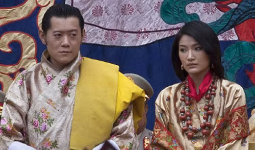 Quốc vương Butan Jigme Khesar và hoàng hậu Jetsun Pematron trong lễ cưới.