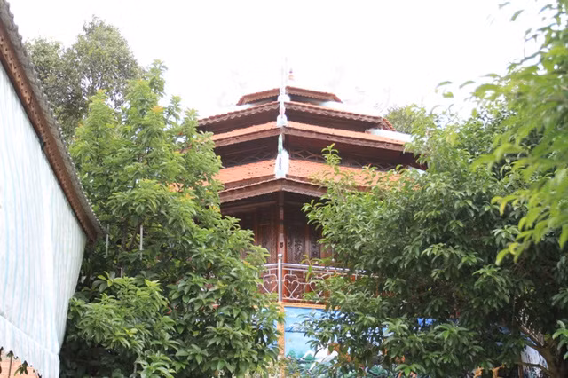 Thời gian ông Quang thực hiện việc tháo dỡ biệt phủ này là 50 ngày kể từ ngày nhận Quyết định của quận, phải hoàn thành việc tháo dỡ trước ngày 31/1/2016.