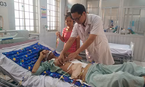 Cứu thành công bệnh nhân bị tai nạn hy hữu Cuu thanh cong benh nhan bi tai nan hy huu