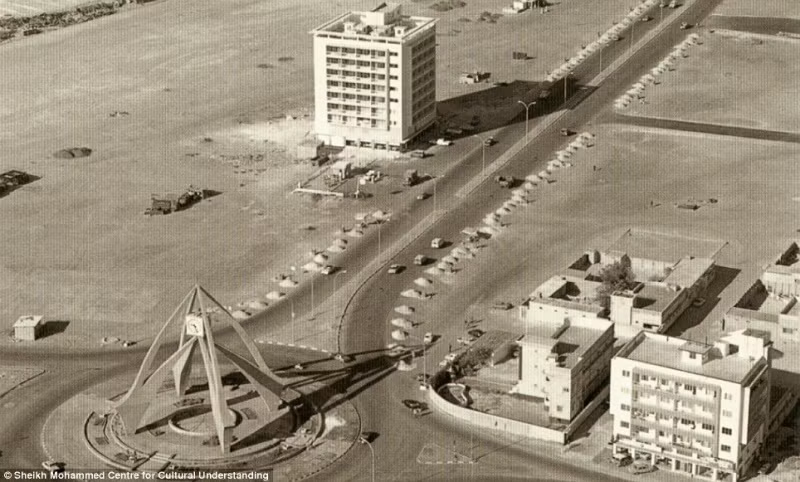 8. Khu vực tháp đồng hồ