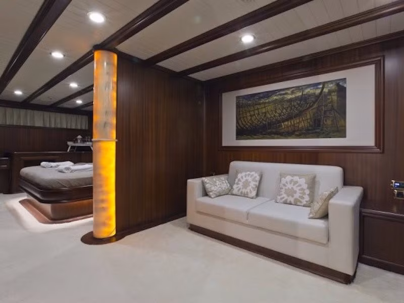 Cabin chính có sảnh riêng và phòng thay đồ.