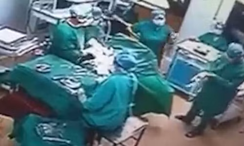 Chuyen nhu dua bac sy danh y ta trong phong phau thuat