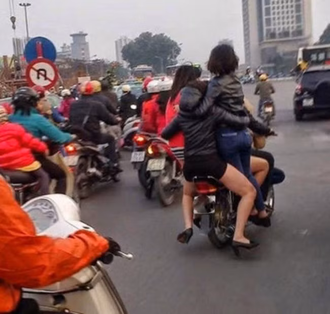 Các cô yên tâm, chị cân được hết nhé.