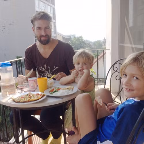 Cha khong cham con nhieu, se giong nhu khach den choi nha-Hinh-2