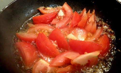 6 cam ky khi an ca chua, ba noi tro co the chua biet!