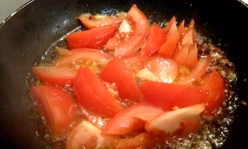 6 cam ky khi an ca chua, ba noi tro co the chua biet!