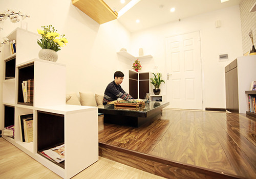 Phòng khách là nơi anh tiếp đón bạn bè hay giải trí sau một ngày bận rộn.