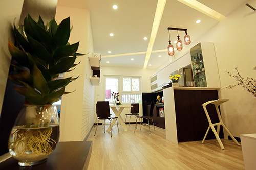 Được biết, đồ nội thất trong nhà được chính tay anh thiết kế rồi thuê thợ gia công. Anh Phương chia sẻ mình cũng hay vẽ vời nên hiểu chút chút về bố cục cũng như có tham khảo thêm các bài viết về nội thất.