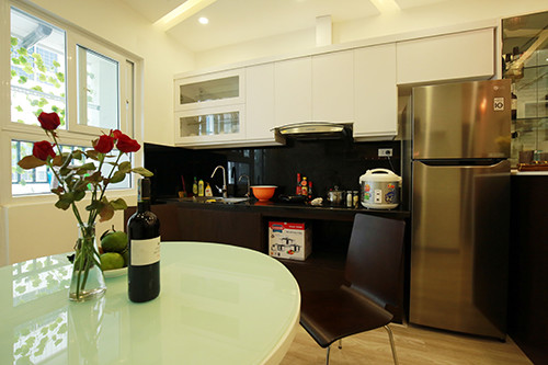 Công việc bận rộn từ sáng sớm đến tối mịt khiến anh ít khi có thời gian nấu ăn tại nhà. Thêm vào đó, do đặc thù công việc nên có những hôm lại phải đi ăn, đi uống nên căn bếp cũng ít khi được sử dụng.