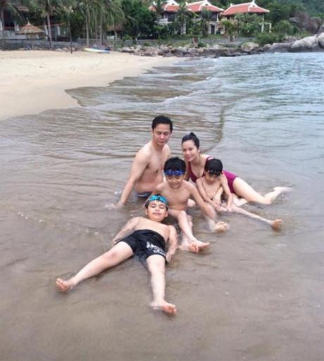 Cả gia đình đại gia kim cương ngày còn hạnh phúc.