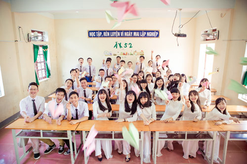 Thành tích của lớp chuyên khối A trường THPT Thanh Chương khiến nhiều người ngưỡng mộ. Bản thân các thành viên trong lớp đỗ đại học 100% cũng bất ngờ và vô cùng hạnh phúc trước kết quả đó. Kiều Trang (bí thư lớp 12A chia sẻ): “Một người được điểm cao đã là vui rồi, cả lớp được điểm cao niềm vui ấy còn nhân lên gấp nhiều lần. Mình rất tự hào và hãnh diện với kết quả này”.