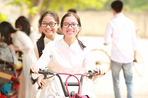 Lớp có 6 học sinh đạt trên 27 điểm.