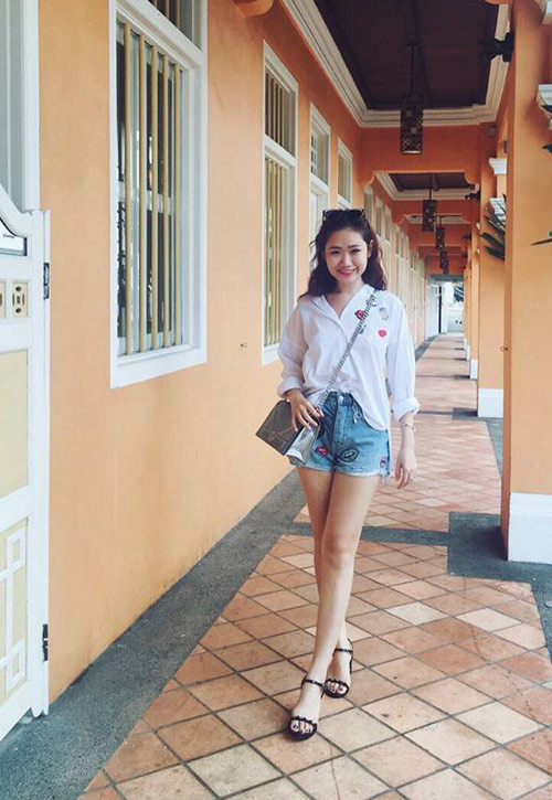 Với những hình ảnh, cuộc sống đáng mơ ước đó, cô được dân mạng ưu ái gọi là “Tiểu thư nhà họ Tạ”. Liên hệ với Ngọc Mai, cô chia sẻ, mặc dù được sinh ra trong một gia đình sung túc nhưng cô không bao giờ dựa dẫm vào gia đình, cũng như các mối quan hệ của anh trai để nổi tiếng.