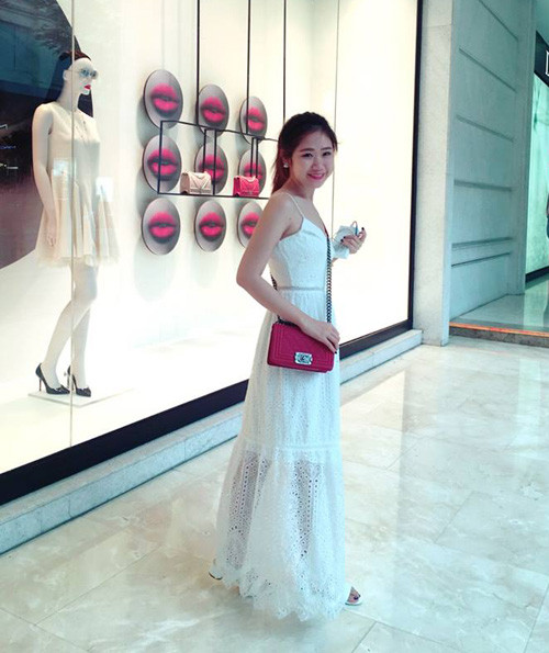 Ngay từ bé, cô đã thấm nhuần câu nói: "Phi thương bất phú" và cô mong muốn, sau này sẽ được nối nghiệp kinh doanh của gia đình.