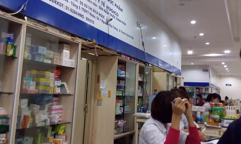 “Vach tran” chieu ban thuoc tang can troi noi tai cho thuoc Hapulico