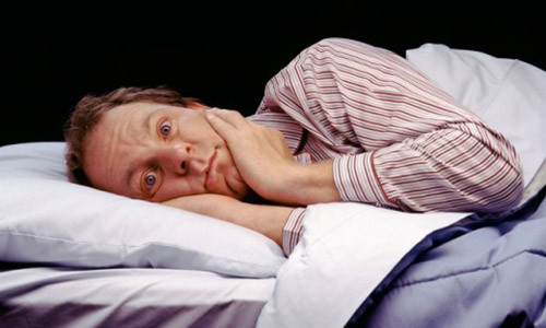 Hiện tượng khó ngủ khi lạ giường này có tên là hiệu ứng đêm đầu tiên.