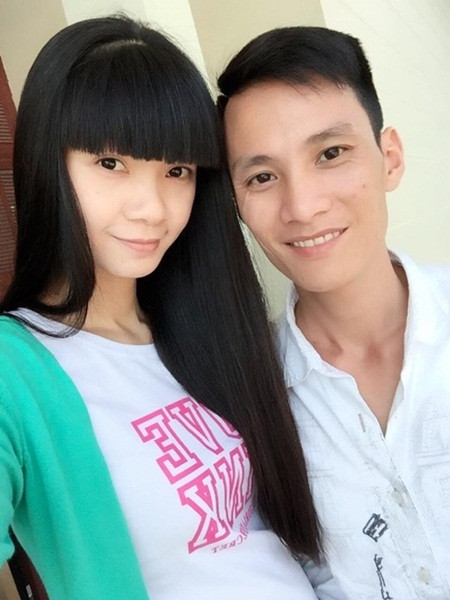 Hạ Vy Cuộc hôn nhân “kỳ lạ” của bà chủ của Venus miền Bắc Hạ Vy và ông xã Từ Đức Hưng khiến nhiều người không ngờ tới. So với vẻ hào nhoáng của giới showbiz, đi ngược lại với nhận định của nhiều người khi cho rằng “chân dài thì phải đi với đại gia”, ông xã của Hạ Vy vốn là một người bình thường với dáng người nhỏ bé hơn rất nhiều so với cô. Anh xuất thân là người làm nhà nước, lương ba cọc ba đồng, sau rồi anh chấp nhận bỏ công việc nhà nước nhàn hạ để phụ giúp công việc cho vợ.