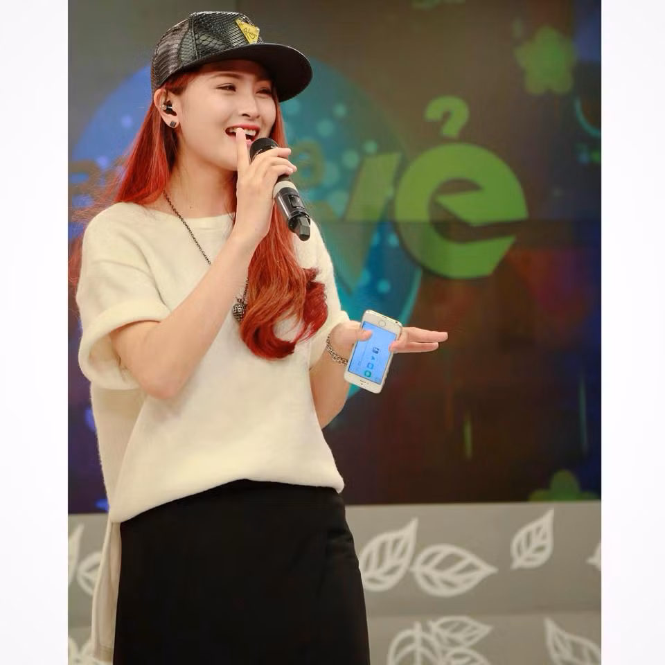 MC hotgirl cua VTV khiep so su phan xet cua dan mang-Hinh-4