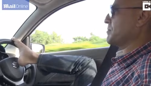 Vikram nói: “Tôi chưa từng cảm thấy xấu hổ khi không có tay. Không ai có thể bắt nạt hay chế nhạo tôi. Tôi thường chỉ tiếp thu những lời động viên, khuyến khích của mọi người.”