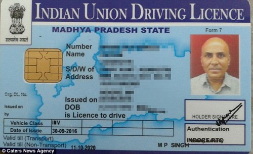 Nhờ đó, anh đã được cấp bằng lái chính thức trước con mắt ngưỡng mộ của nhiều người.