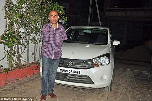 Càng lớn, Vikram càng mong muốn mình có thể tự làm nhiều việc hơn, kể cả những việc thường chỉ có thể dùng tay, như lái xe hơi.