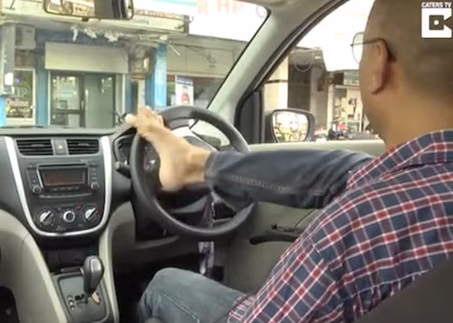 Năm ngoái, Vikram nộp hồ sơ thi bằng lái nhưng vẫn liên tục bị từ chối. Sau nhiều lần thuyết phục, anh đã được cho phép thực hiện bài thi kĩ năng lái xe và hoàn thành xuất sắc.