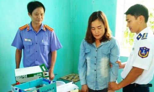 Liên cùng tang vật của vụ án. Ảnh: Công an Quảng Nam cung cấp.