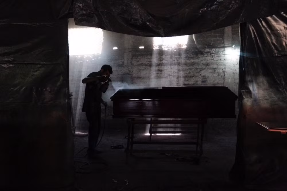 Việc trồng trọt, chăn nuôi ở đây không thể đọ được với nghề làm quan tài về thu nhập.