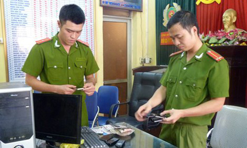 Tang vật trong một vụ cá độ bóng đá bị công an thu giữ. Ảnh: CAND