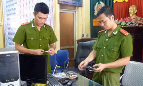 Tang vật trong một vụ cá độ bóng đá bị công an thu giữ. Ảnh: CAND