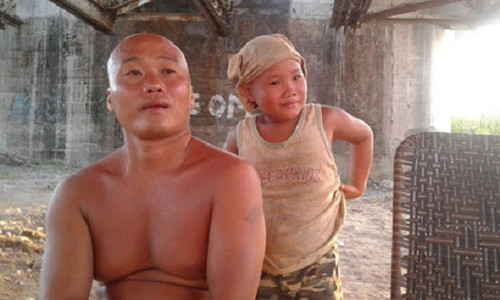 Cuoc song cua di nhan tran truong o bai giua song Hong