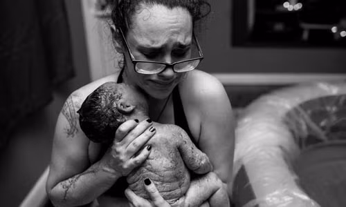 Nể phục bà mẹ sinh thường bé trai nặng 5kg Ne phuc ba me sinh thuong be trai nang 5kg