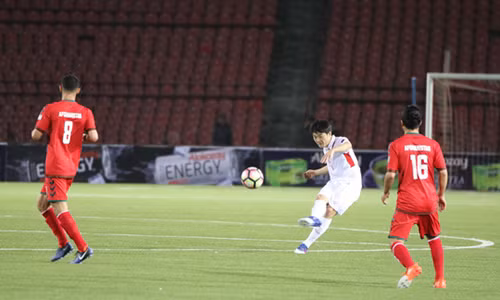 Tuyen Viet Nam lai bay “hanh xac”, Xuan Truong ve thang Han Quoc