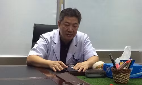 Bác sĩ Nguyễn Đăng Dũng cho biết về biến chứng bệnh bong võng mạc . Bác sĩ Nguyễn Đăng Dũng cho biết về biến chứng bệnh bong võng mạc .