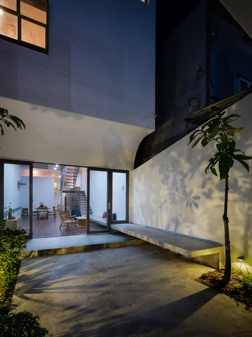 Khi gặp gỡ đôi vợ chồng trẻ gặp nhau và trò chuyện về tương lai, các kiến trúc đã quyết định mang đến cho họ một bí mật. Bí mật về vườn cây ăn quả, bí mật về mỗi buổi sáng sẽ vui mừng vì những bông hoa mới nở, hương thơm của trái chín trên cành hoặc niềm vui về vườn rau của mẹ đã thêm một màu lá mới.