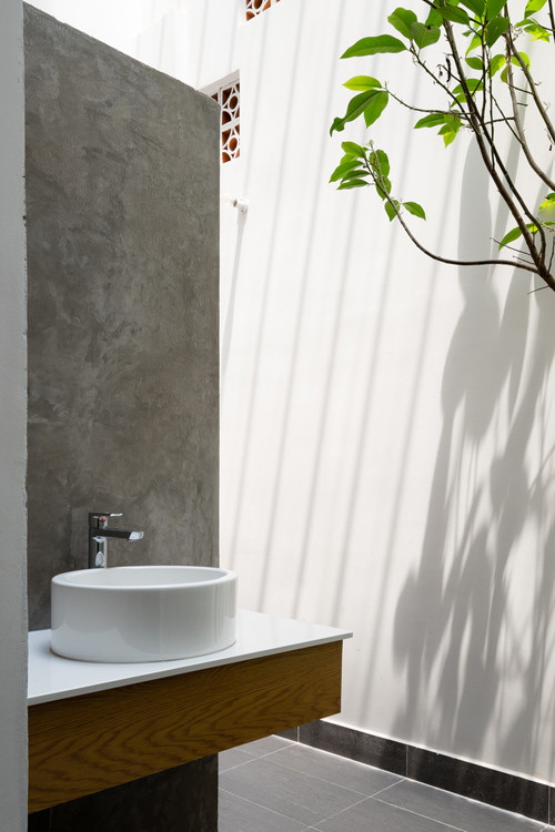 Đi qua mỗi không gian lại mở ra một phần của khu vườn bí mật trong nhà.