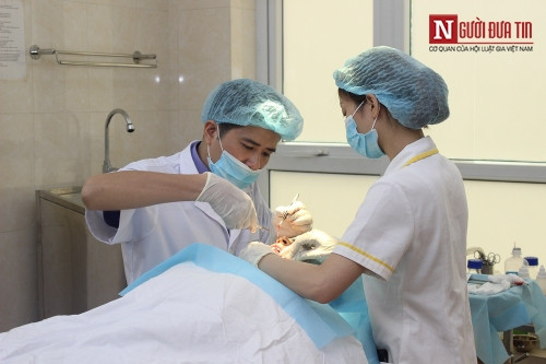 Bác sĩ Thanh cho biết: "Càng ngày có càng nhiều chị em tìm đến phẫu thuật nụ cười".