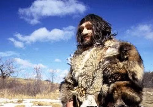 2. Tộc câm: Tộc câm là một nhánh của Tộc Indian, sống cuộc sống nguyên thủy trong khu vực rừng phía Tây Bolivia, Nam Mỹ. Cả bộ lạc ai cũng câm và giao tiếp với nhau bằng những động tác tay đơn giản.