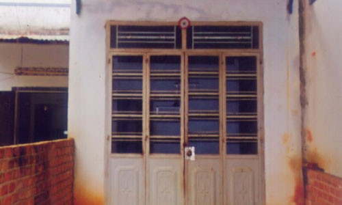 Ngôi nhà chị Ngọc Anh nay cửa đóng then cài. (Ảnh: Pháp Luật Việt Nam)