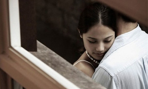 Bao nhiêu lần, chị biết chồng có tình nhân bên ngoài. Nhưng vì yên ấm gia đình, và vì chị xác định, chuyện này sớm hay muộn cũng sẽ xảy ra, nên chị cũng mặc, cho qua hết. (ảnh minh họa)