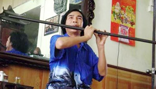 Võ sư Quân sở hữu một bộ sáo đặc biệt.