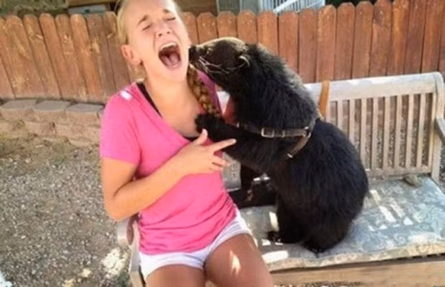 Hôn cái thôi mà, làm gì mà "căng" thế?