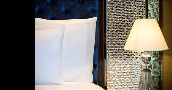 Ngoài việc giới thiệu về công trình kiến trúc này, ông Kent Lui cũng chào đón đại diện các thương hiệu nội thất danh tiếng đến từ Italia như Colombostile, Baldi Home Art, VG New Trend, B&amp;B Italia, Visionnaire, Giorgetti, Poltrona Frau, Cassina, Cappellini, Medea, Snaidero, Vittorio Grifoni, Rubelli, và Venini. Mỗi thương hiệu đều hiện diện ấn tượng trong thiết kế nội thất của những căn hộ The Reverie Residence và không gian Khách sạn The Reverie Saigon, thành viên đầu tiên của hệ thống “The Leading Hotels of the World” (Hệ thống những khách sạn hàng đầu thế giới) tại TP.HCM.